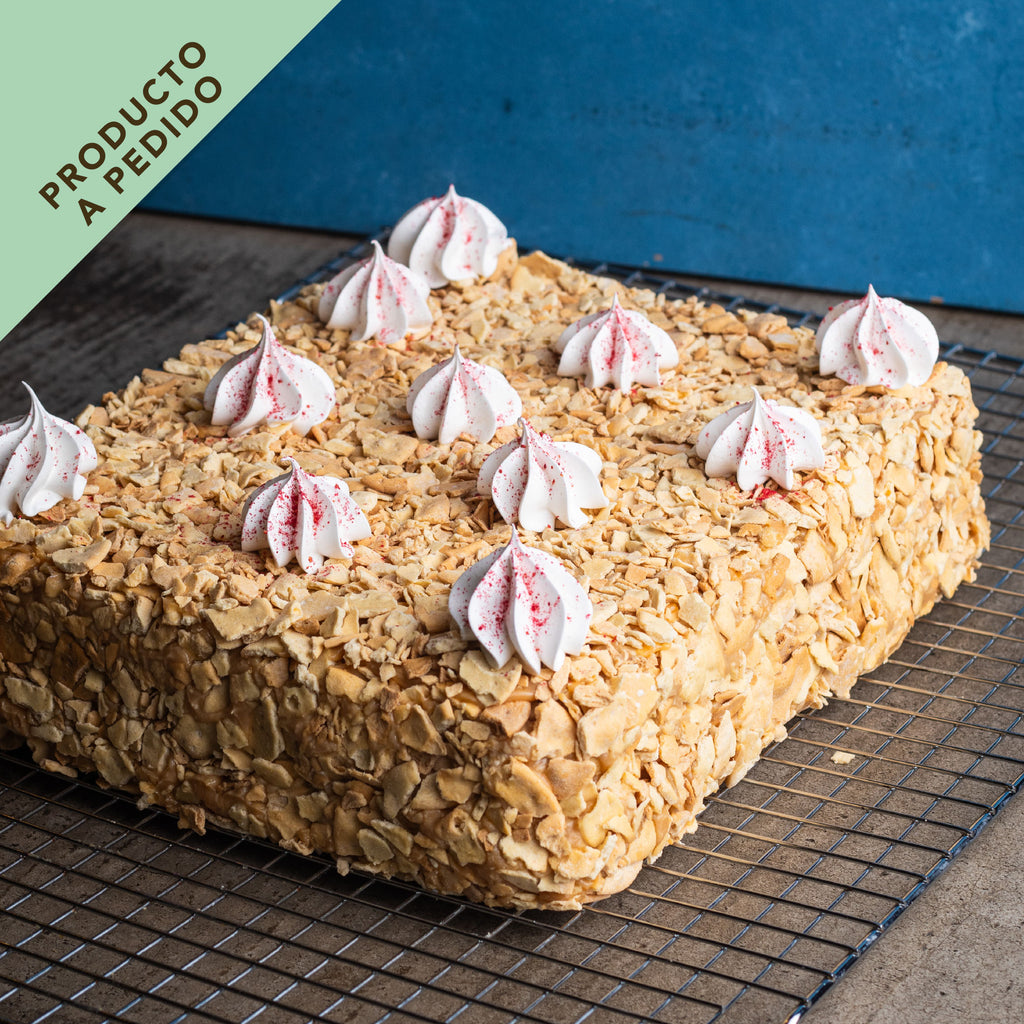 Torta Hojarasca Manjar Crema Frambuesa 15 / 30 / 45 p